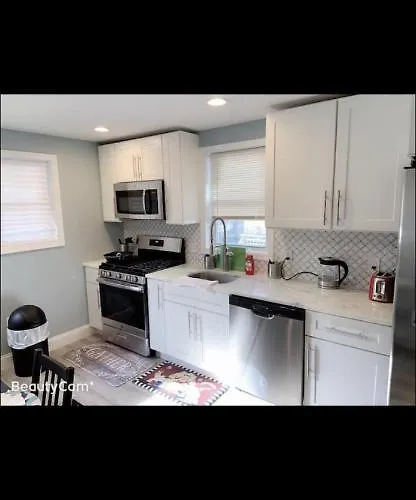 Beautiful Master Bedroom With Private Bathroom